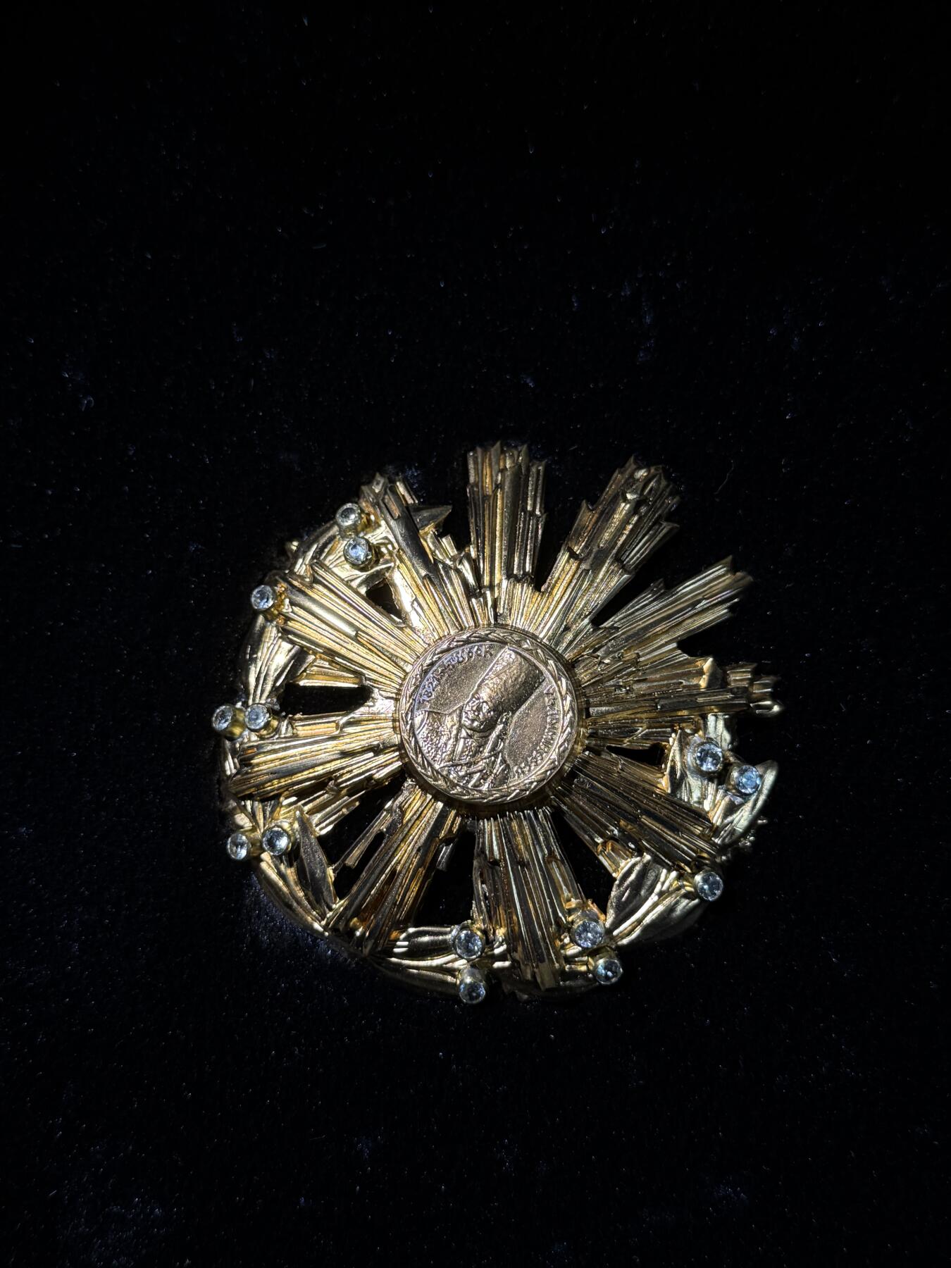 欢庆春节！戎马世界章牌大赏第111期春节大拍 罗马尼亚一级图多尔勋章，带原盒，罗马尼亚高级勋赏，非常少见