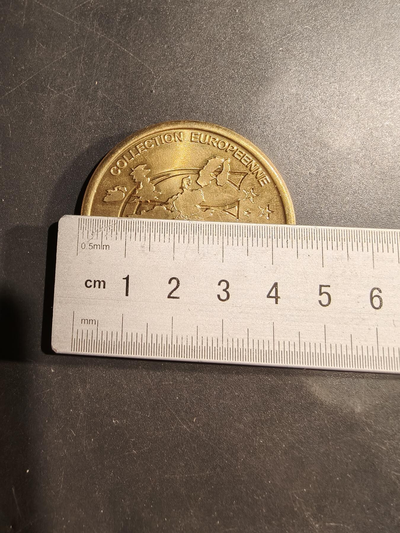 老王徽章第181期 法国布列塔尼议会宫代章     直径45mm    重量39.3g