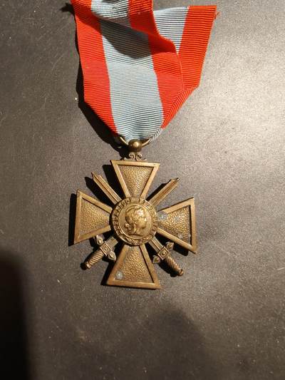 老王徽章第181期 - 法国海外行动版战争十字奖章