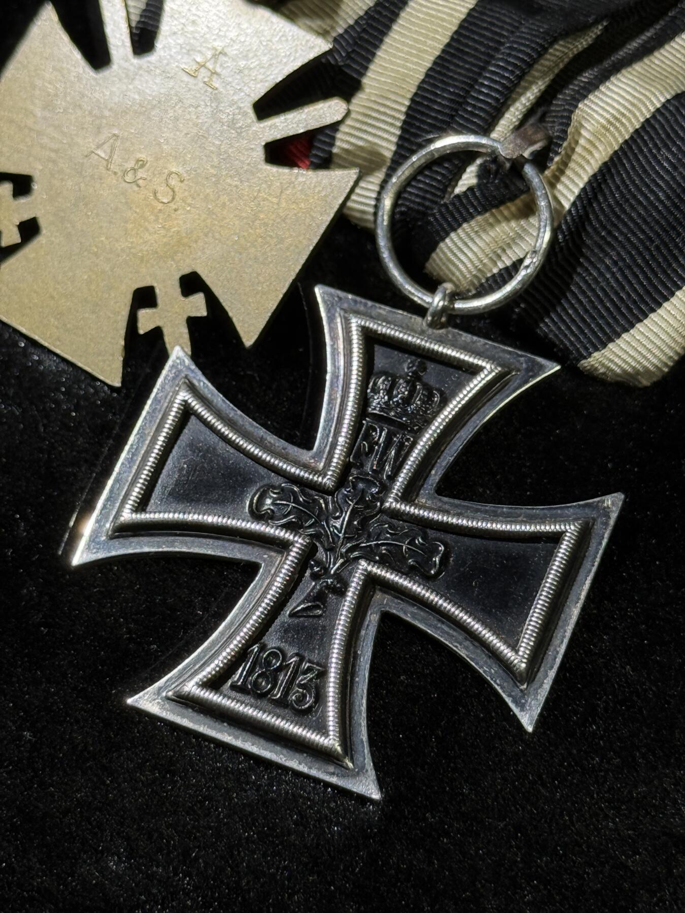 欢庆春节！戎马世界章牌大赏第111期春节大拍 德国一战二级铁十字与兴登堡奖章联排，铁十字挂环后换