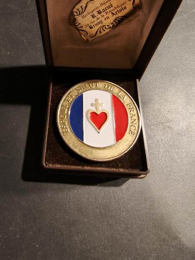 老王徽章第181期 - 法国圣心大教堂纪念章    原盒     直径40mm    重量29.5g