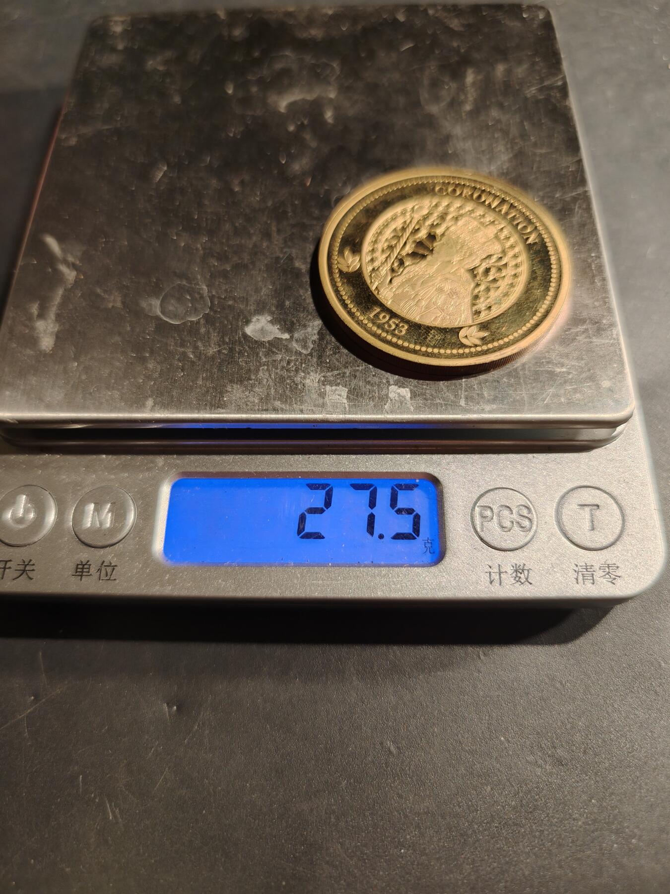 老王徽章第181期 英国伊丽莎白二世女王加冕纪念章     直径40mm    重量27.5g