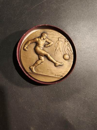 老王徽章第181期 - 法国足球运动大铜章   原盒     直径50mm    重量61.2g