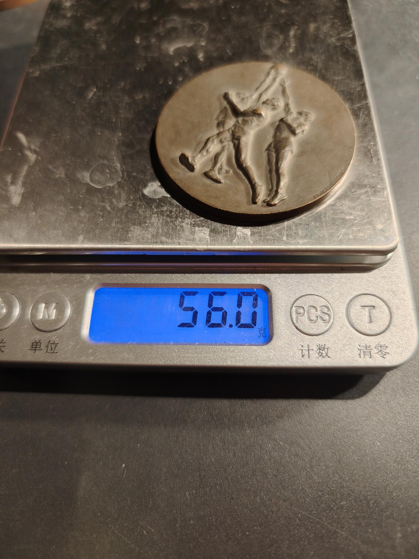 老王徽章第181期 法国篮球运动大铜章    直径50mm    重量56g