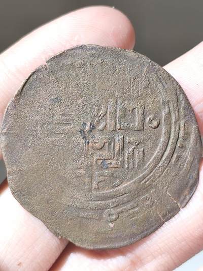 大蒙古，蒙哥大型镀银迪拉姆，导致于中亚俄达拉城非常大的一枚，而且这个品种非常容易烂，它非常薄，所以导致好品极少，而且多数有很严重的裂纹或者边缘损坏，这一枚是全品，而且字相对较为清晰，比较难得