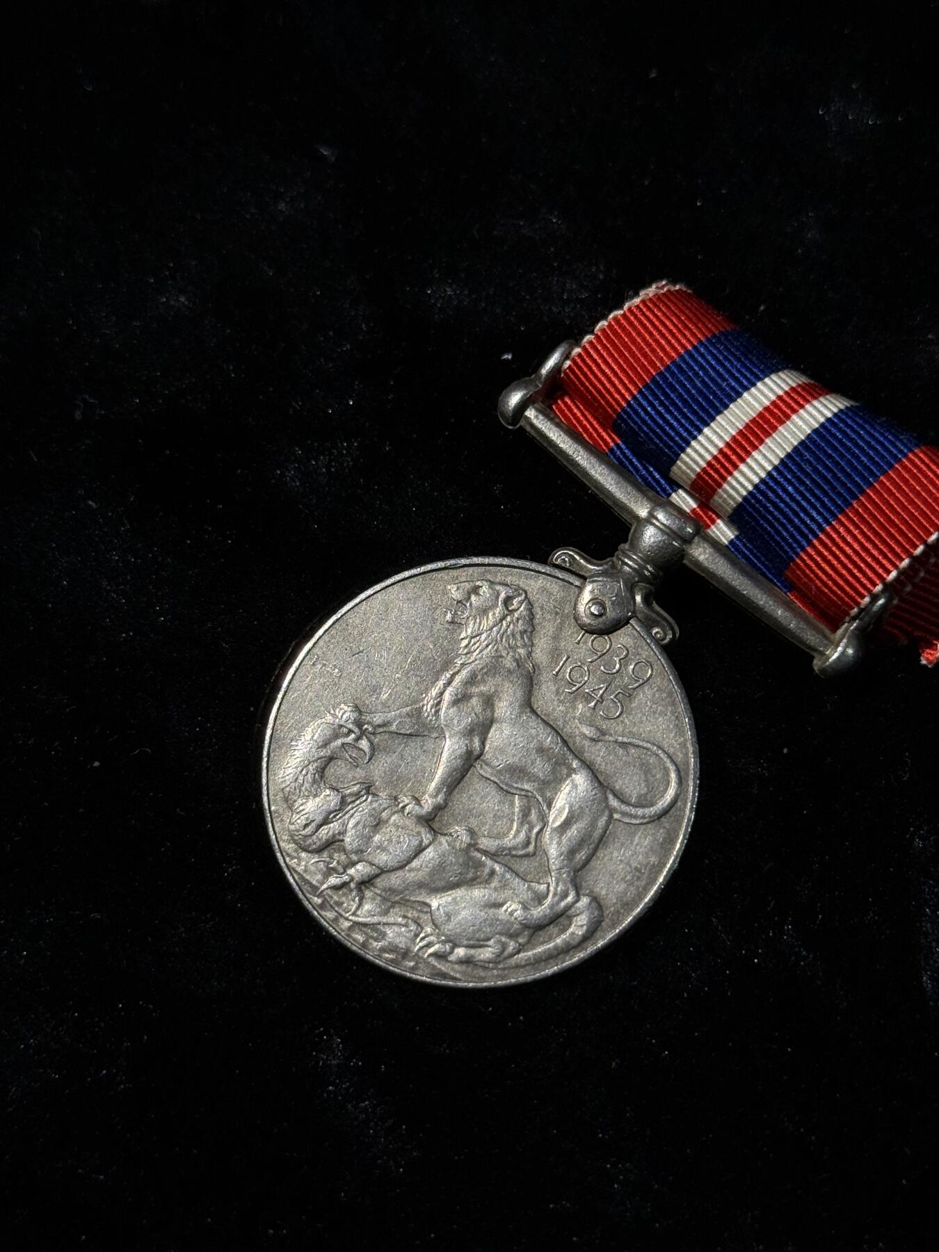 欢庆春节！戎马世界章牌大赏第111期春节大拍 英国二战战争奖章，带边铭，授予印度士兵