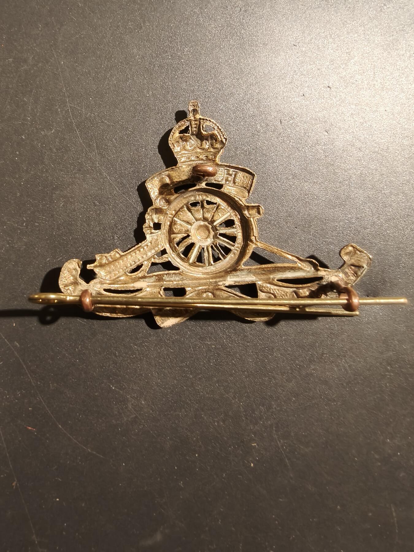 老王徽章第181期 英国皇家炮兵荣誉炮兵连帽徽    一战时期    属于皇家炮兵仪仗队
