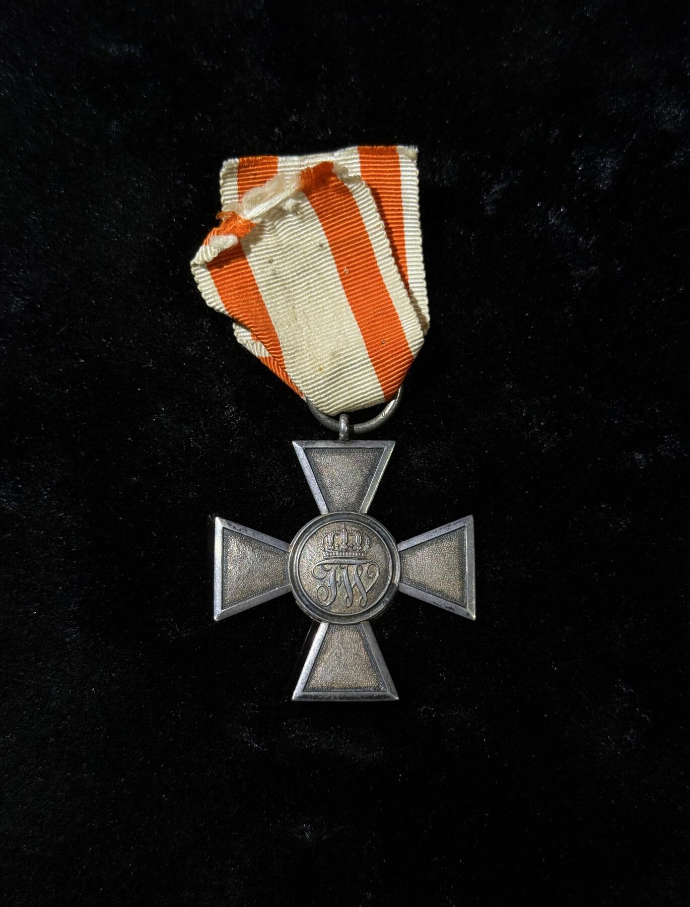 欢庆春节！戎马世界章牌大赏第111期春节大拍 普鲁士红鹰勋章，四级，章芯有点松动脱落的痕迹