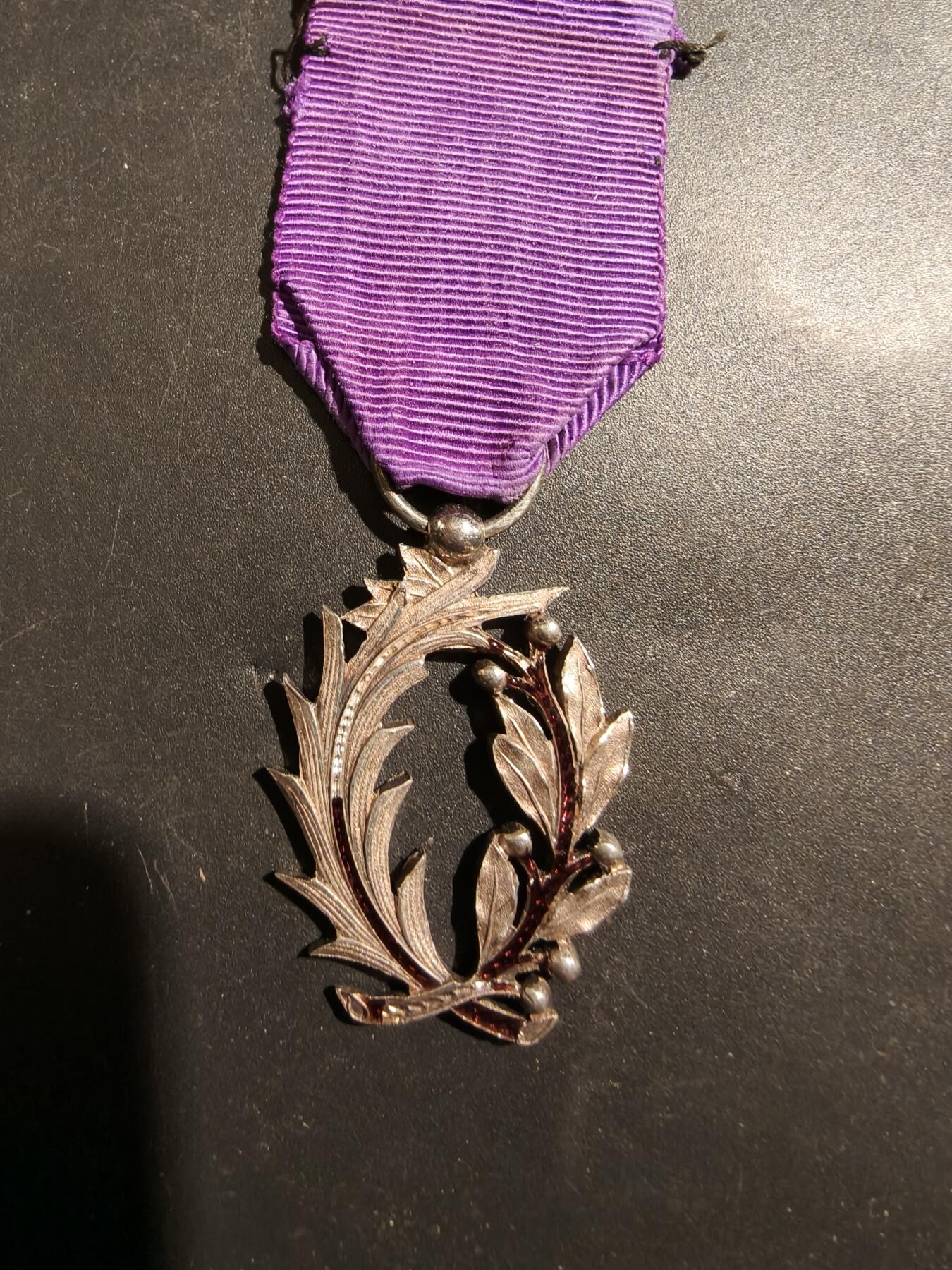 老王徽章第181期 法国骑士级棕榈叶勋章     原盒    银质珐琅野猪头银标