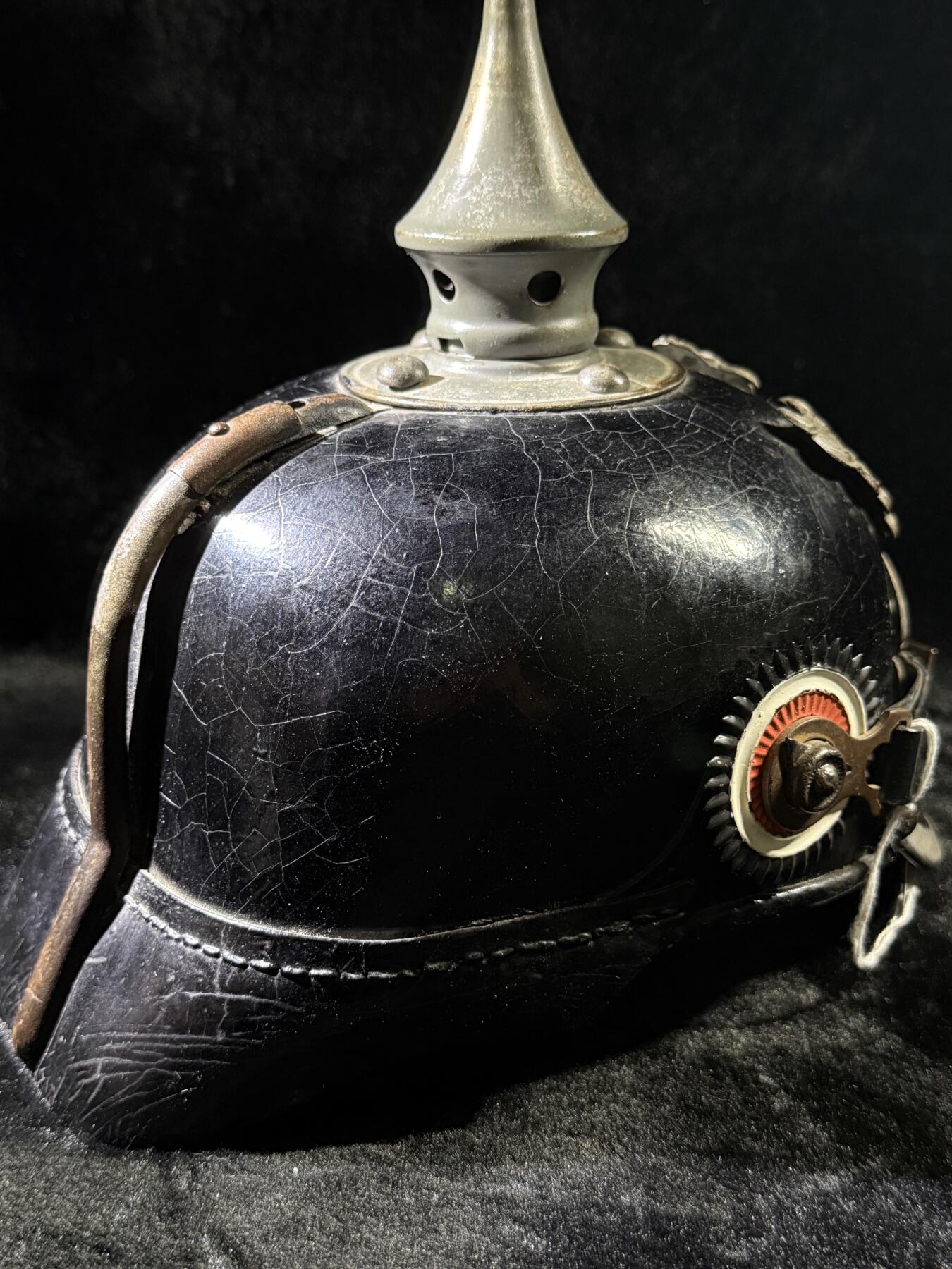 欢庆春节！戎马世界章牌大赏第111期春节大拍 巴登公国1915式尖顶盔，内部长轴约17cm，短轴约15cm