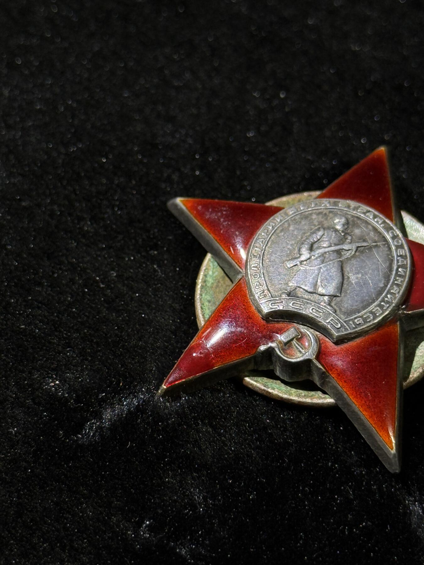 欢庆春节！戎马世界章牌大赏第111期春节大拍 苏联红星勋章，号段486048，珐琅有修补，授予迫击炮连长，其指挥连部在消灭了超过60名敌军士兵及军官，打退了6次凶猛反攻