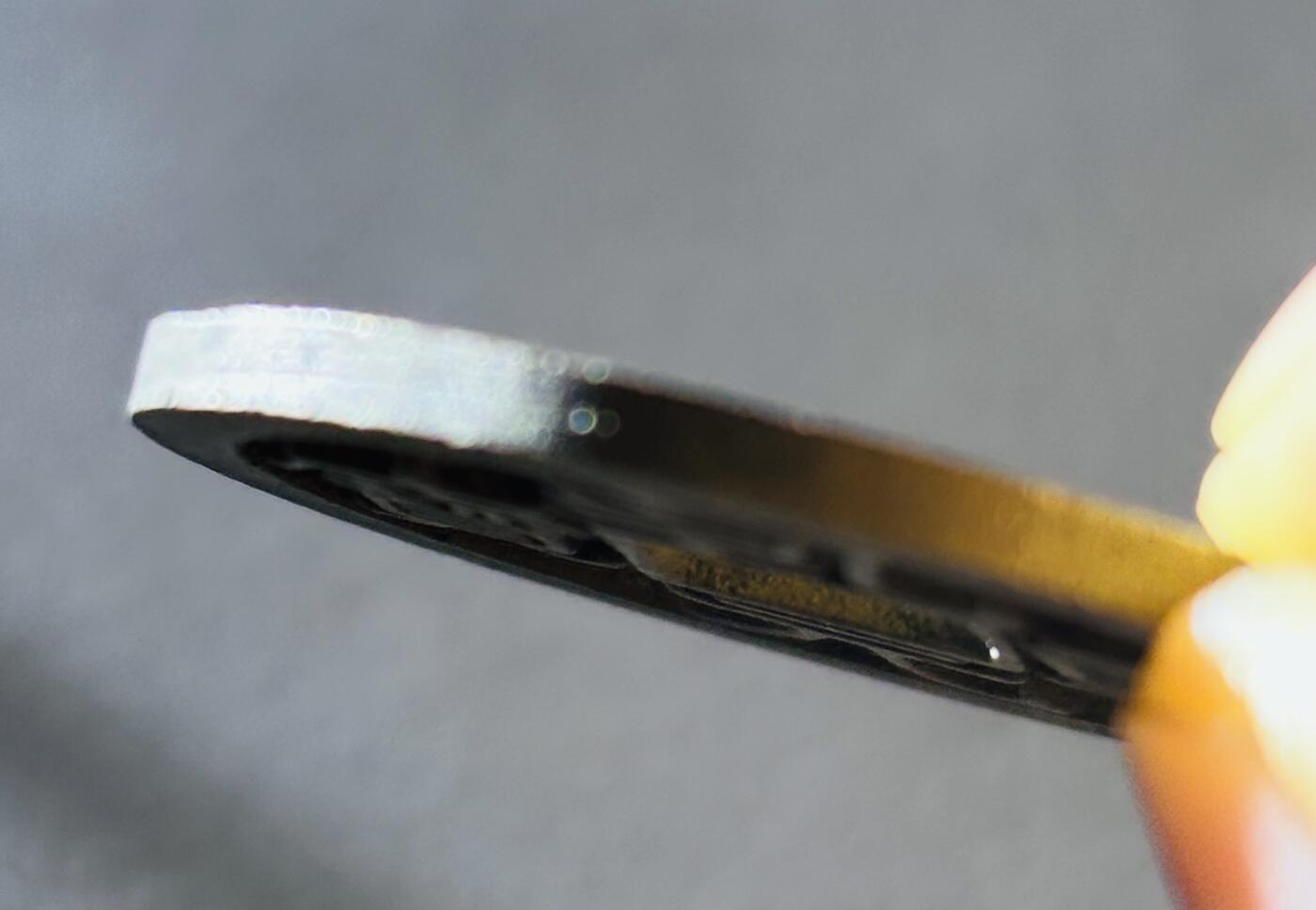 【金马踏春，泉马奔腾】2026 年新年贺岁场，（定于年初五接财神截拍）祝各位老板马到成功，马上有钱，愿岁岁平安喜乐顺遂 轩德评级 88 分唐代李肃宗李亨乾元重宝折十，传世黄亮，评级开放盒，满满搓痕，中国古钱币历史上第一枚重宝，也是重要的里程碑