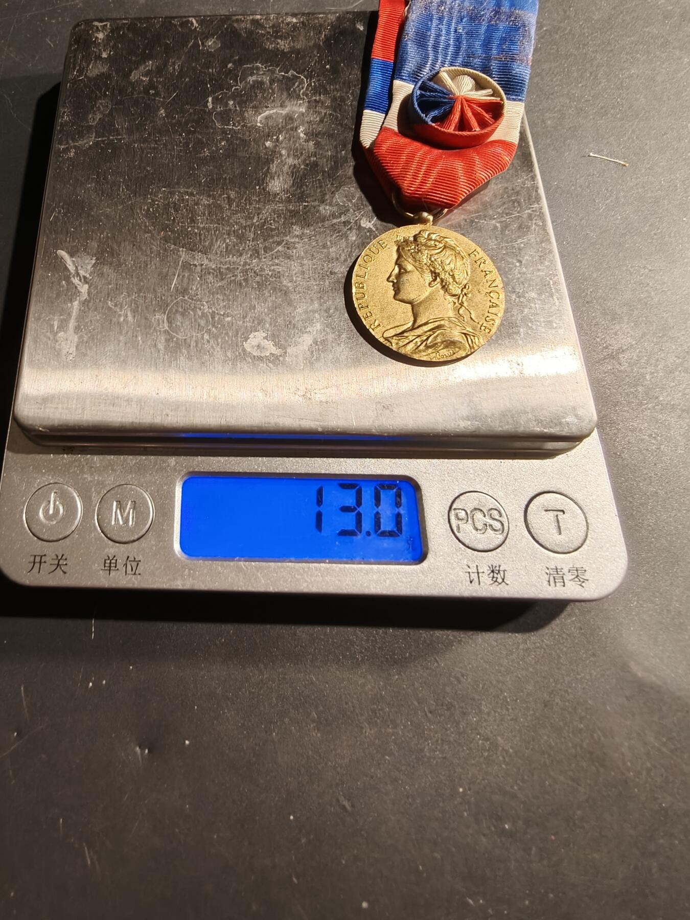 老王徽章第181期 法国金级劳工奖章    13g    950银镀金