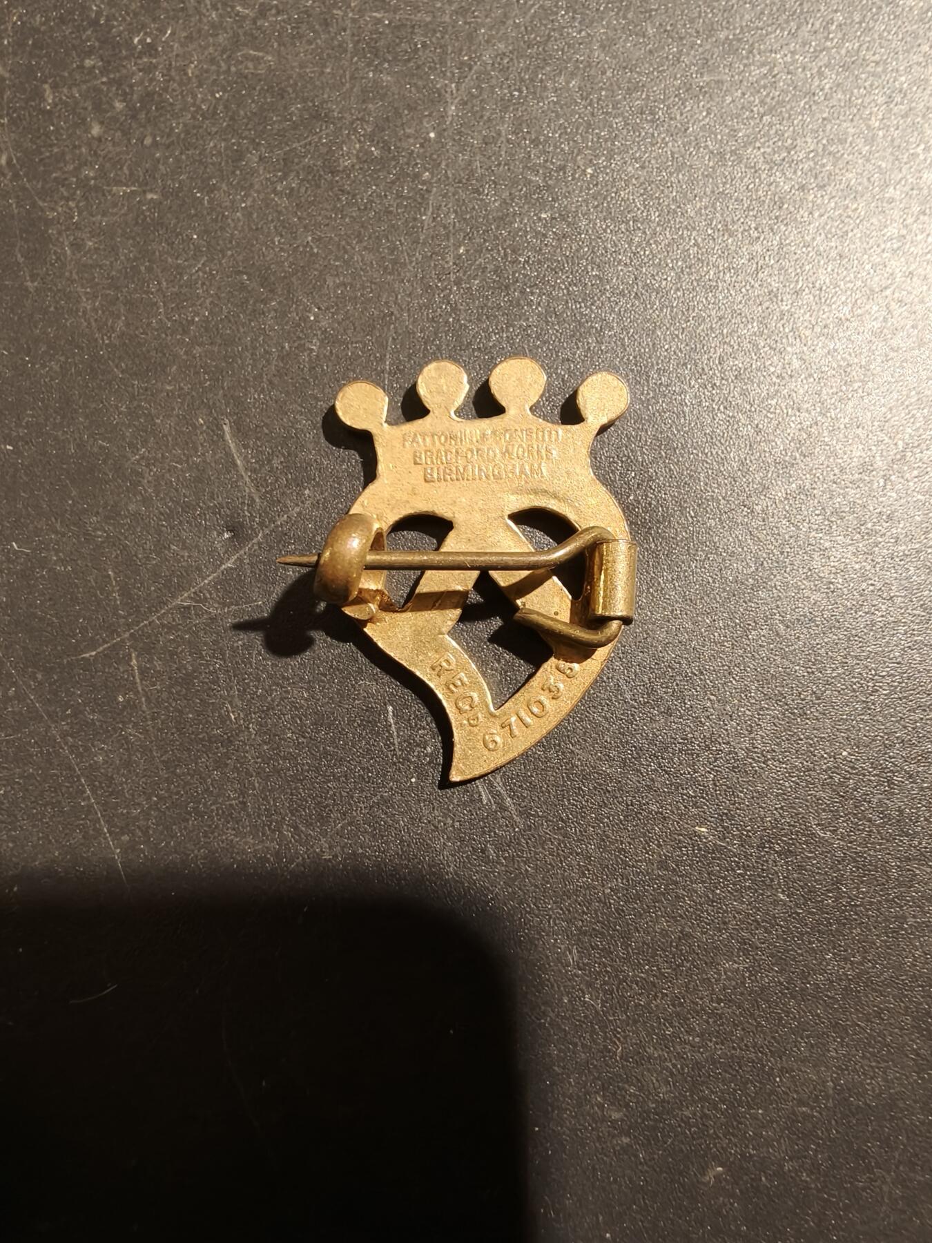 老王徽章第181期 英国皇家女子后备军团证章   二战时期   铜质珐琅