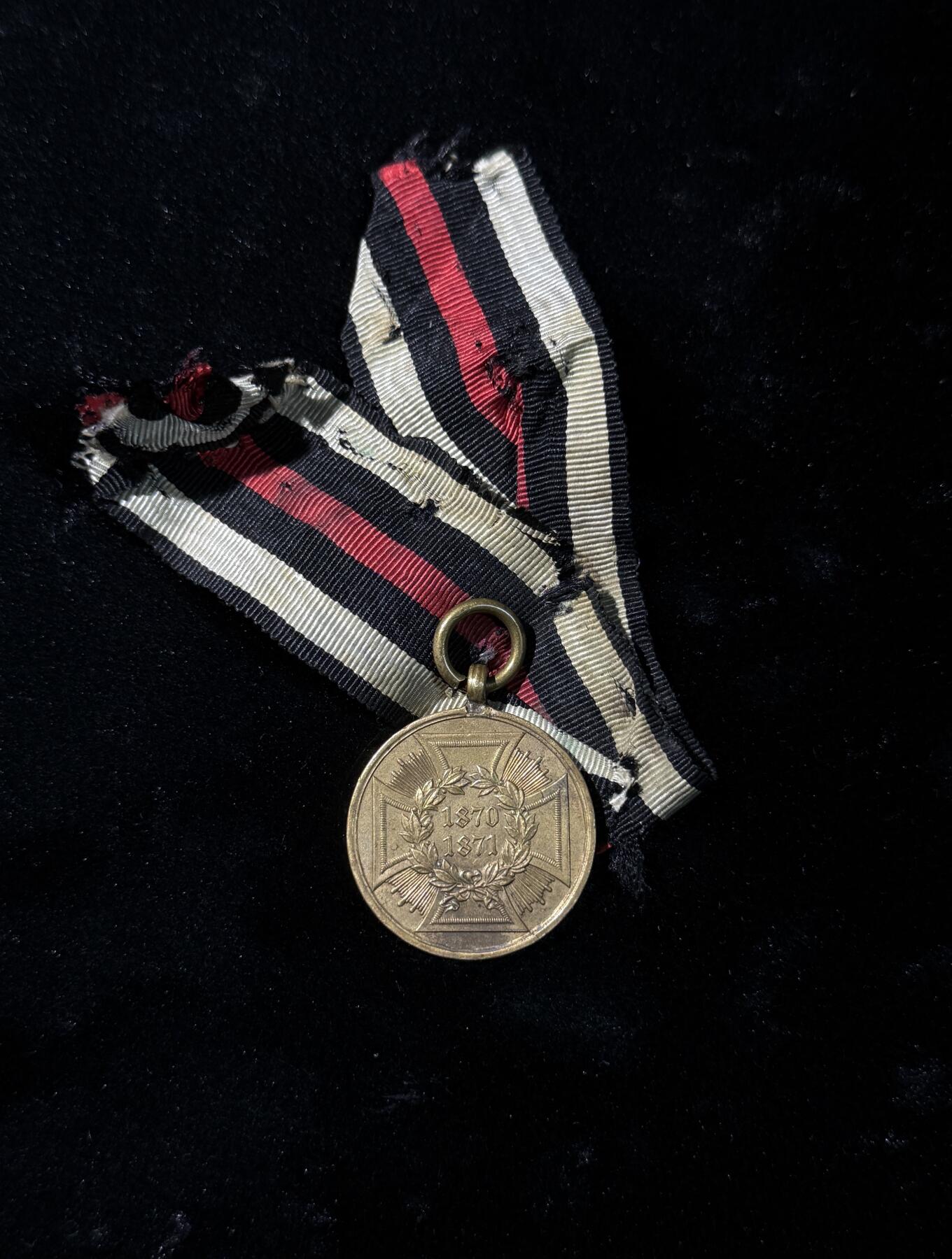 欢庆春节！戎马世界章牌大赏第111期春节大拍 普法战役奖章，铜制，绶带有损