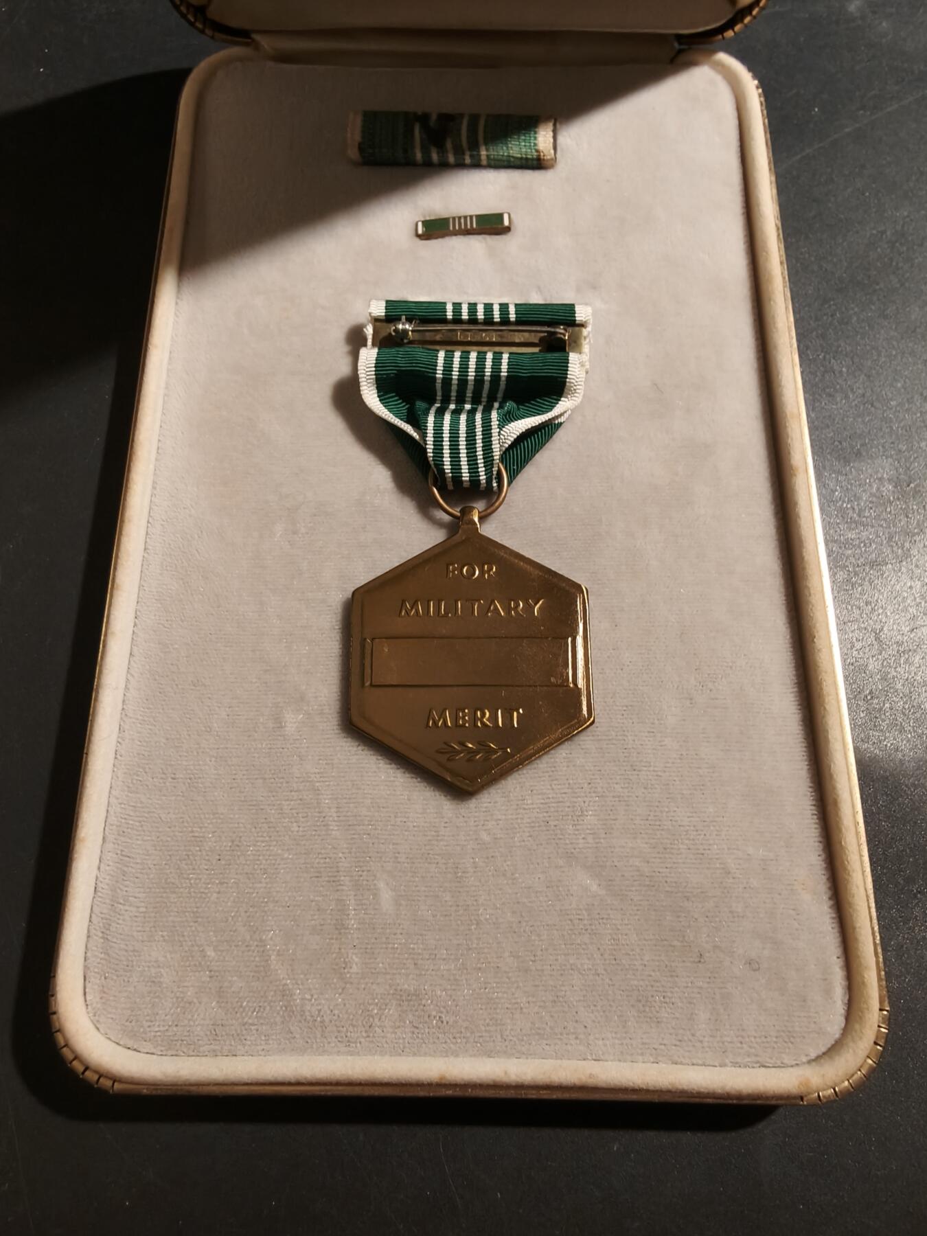 老王徽章第181期 美国陆军军事功绩奖章    原盒带略和珐琅略