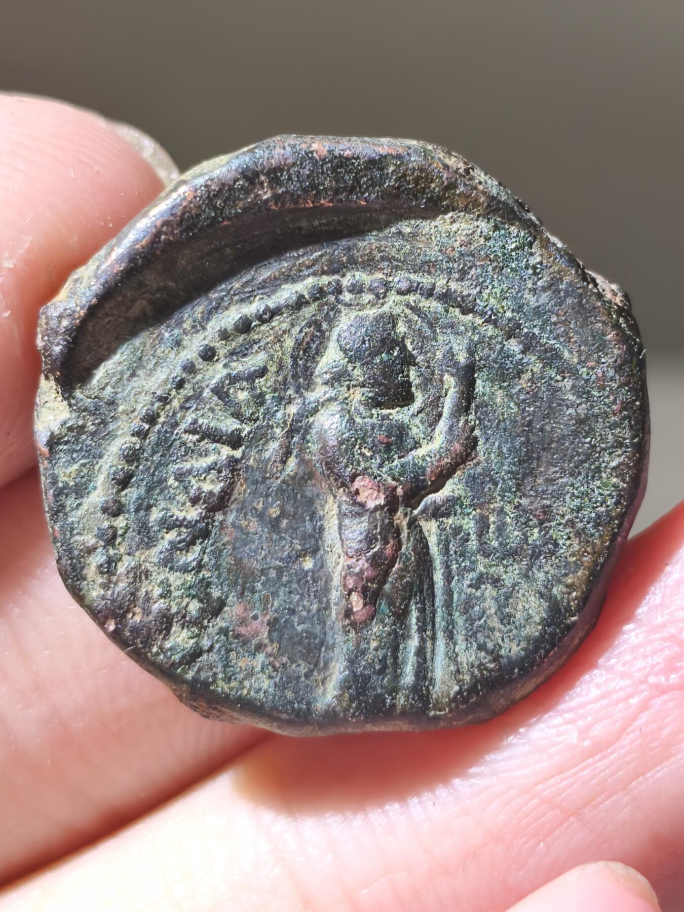 星盘世界钱币二月二十一日初五 世界古典币春节精品大拍 祝各位藏友马年大吉-新年新气象！ 少见美品！贵霜帝国 迦腻色迦两德拉克马铜币 铭文清晰 背面著名的娜娜女神 粟特人的重要崇拜主神 崇拜根源可以追溯到美索不达米亚