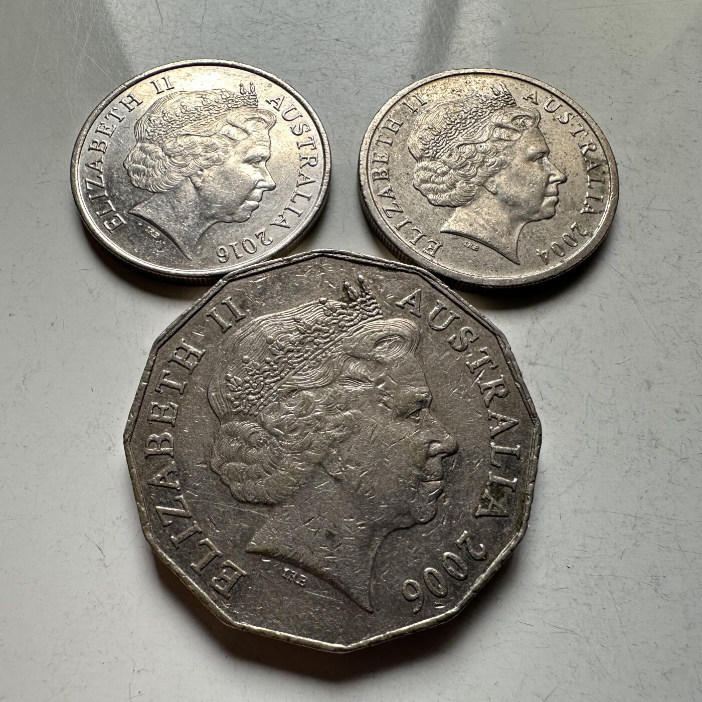 🌹外币初藏🌹🐯2026年第18场 快递将在12号停运 年前需发货的抓紧 ，年后正月十五恢复发货 澳大利亚老年版3枚