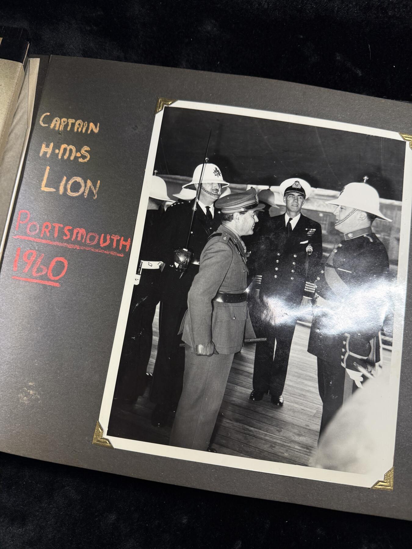 欢庆春节！戎马世界章牌大赏第111期春节大拍 英国狮级巡洋舰船员相册，照片60张左右