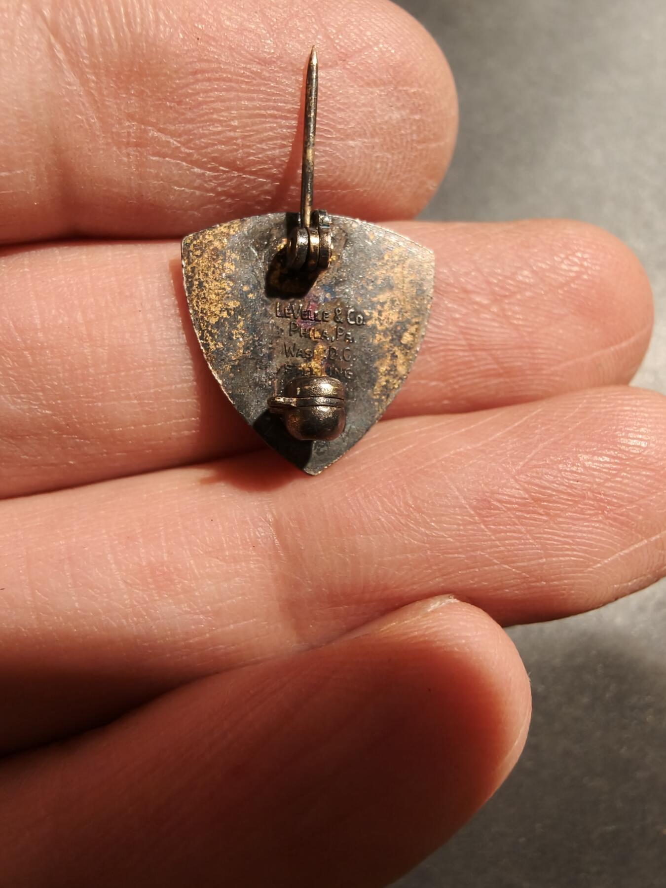 老王徽章第181期 美国陆军航空队物资司令部证章    二战时期横针版    925银珐琅    