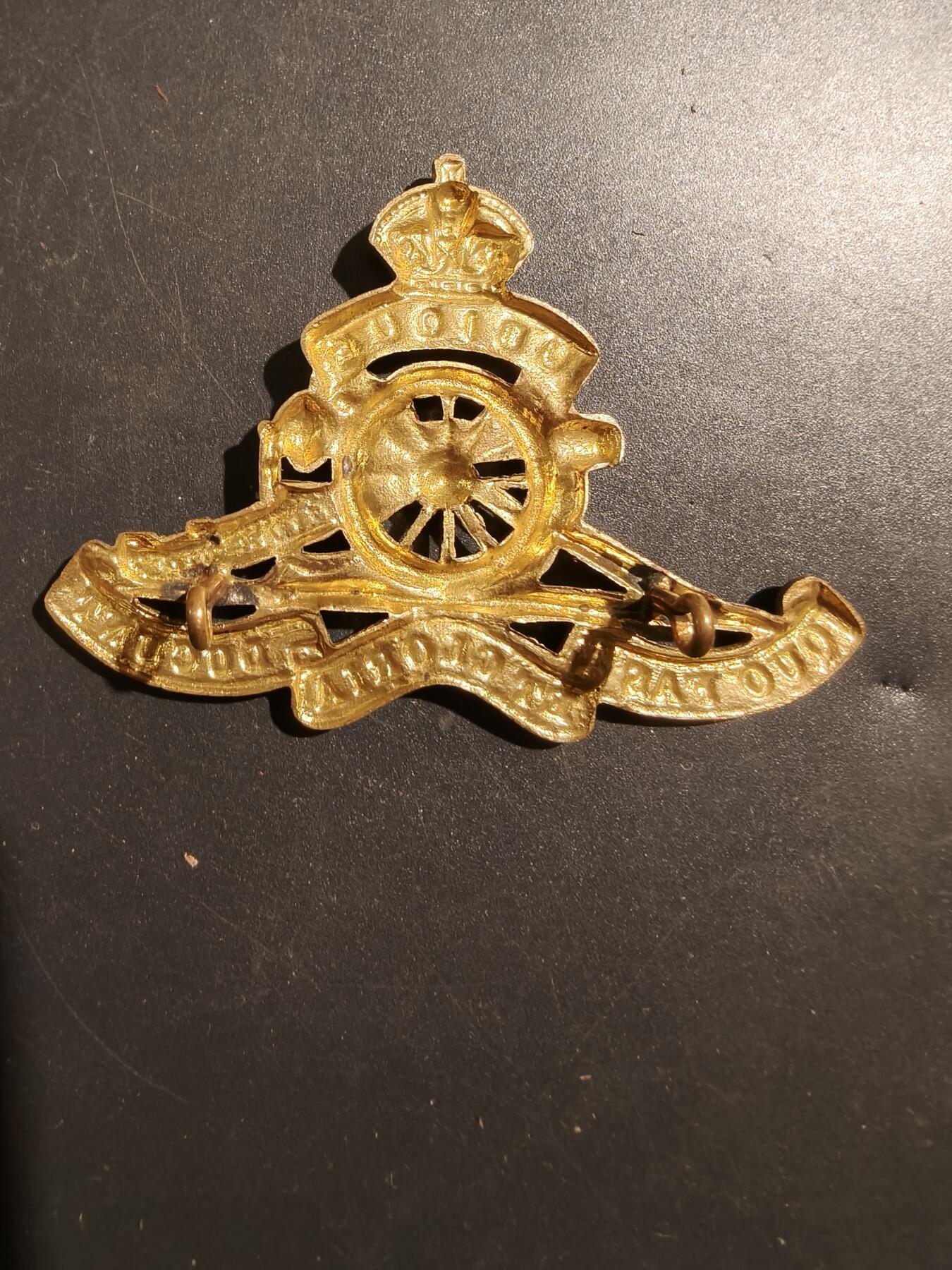 老王徽章第181期 英国皇家炮兵团帽徽   二战时期