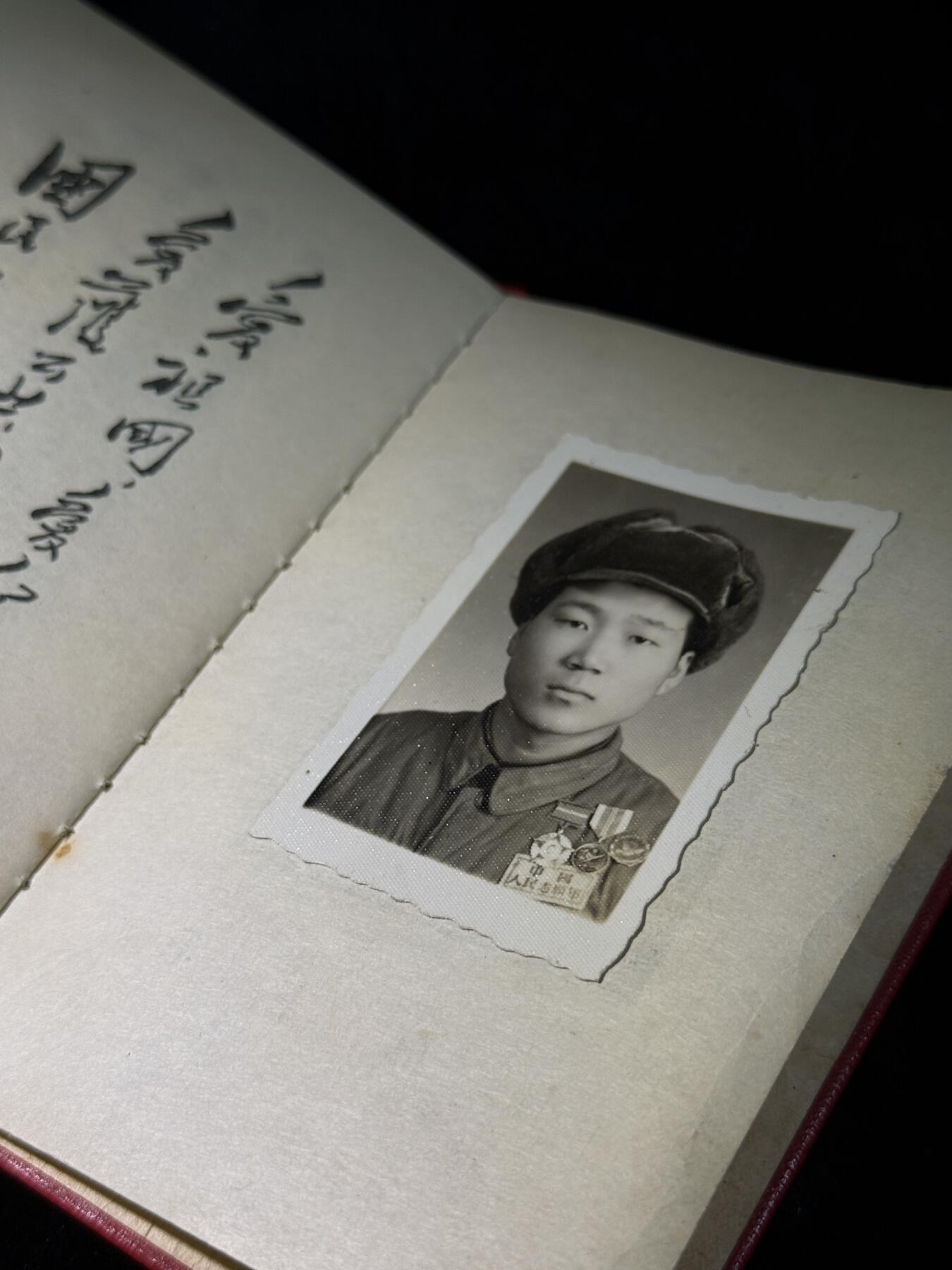 欢庆春节！戎马世界章牌大赏第111期春节大拍 抗美援朝志愿军立功证书一本