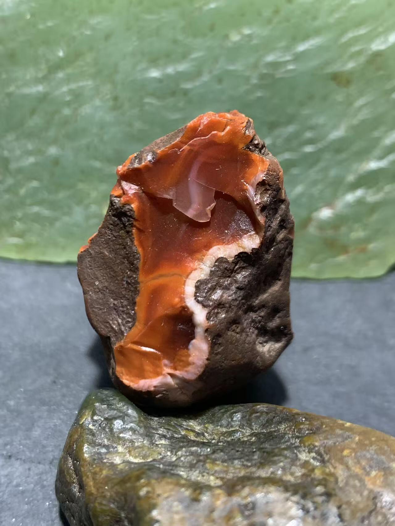 精美原皮冰飘柿子红南红玛瑙原石一颗，