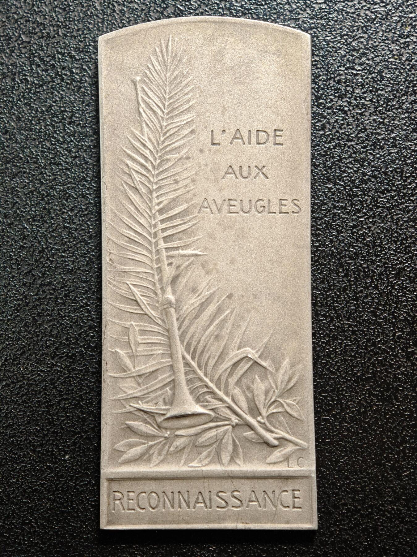 【德藏】世界币章拍卖第165期（拍品征集中~欢迎藏友联系） 19世纪 法国新艺术运动风格·援助盲人协会矩形纪念银章 带盒 丰饶角边铭 直径约：25.4mm×60.3mm；重约：36.2g