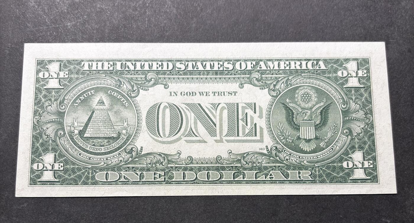 【金马踏春，泉马奔腾】2026 年新年贺岁场，（定于年初五接财神截拍）祝各位老板马到成功，马上有钱，愿岁岁平安喜乐顺遂 全新少见 1957 年蓝印版美国 1 美元，尾号 533