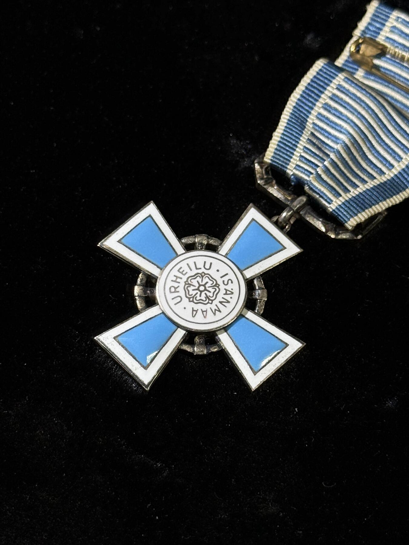 欢庆春节！戎马世界章牌大赏第111期春节大拍 芬兰体育和体教事业功勋十字 早期银制，超高颜值