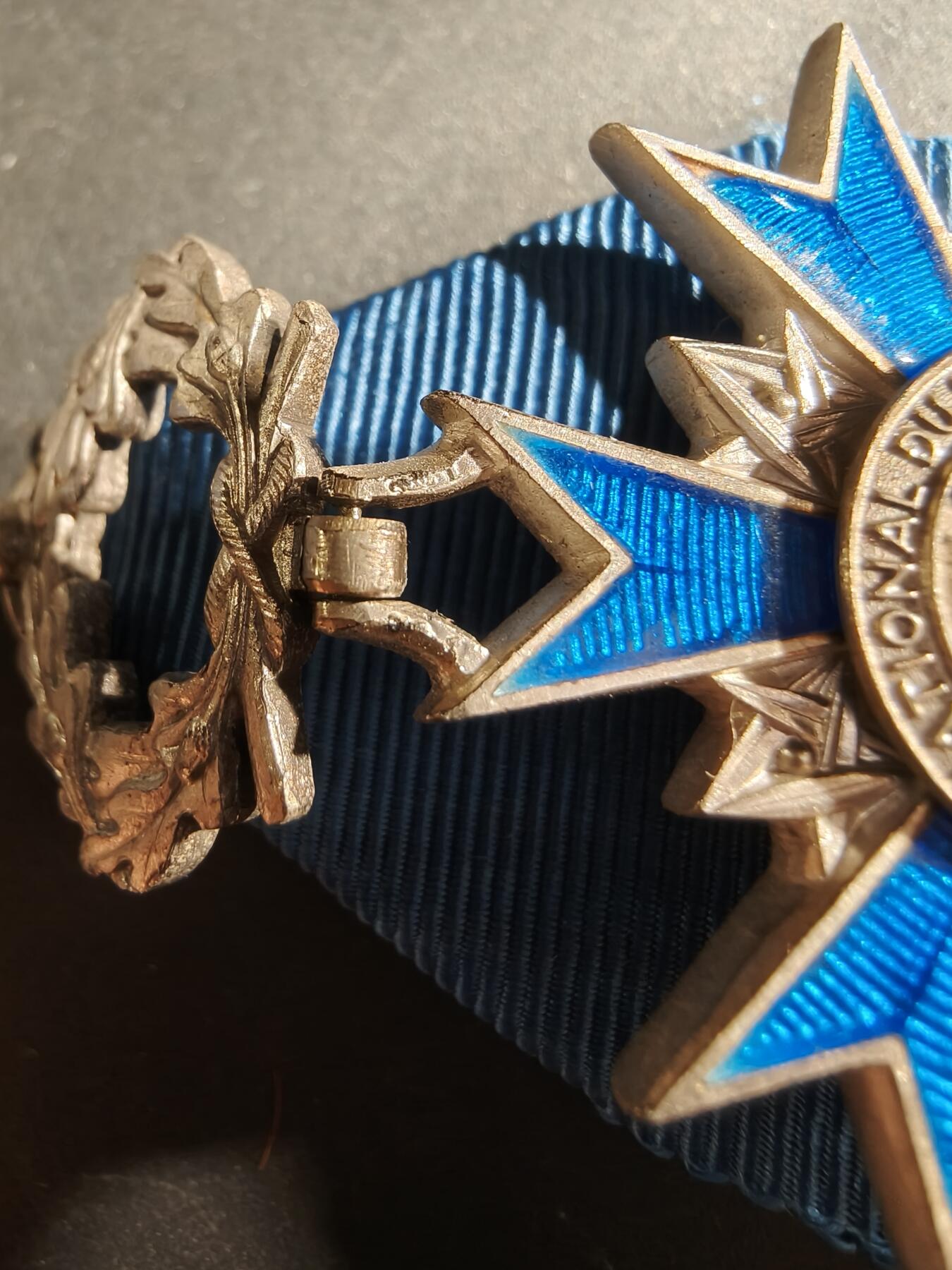 老王徽章第181期 法国骑士级国家功勋勋章    原盒    早期950银质珐琅     25.2g