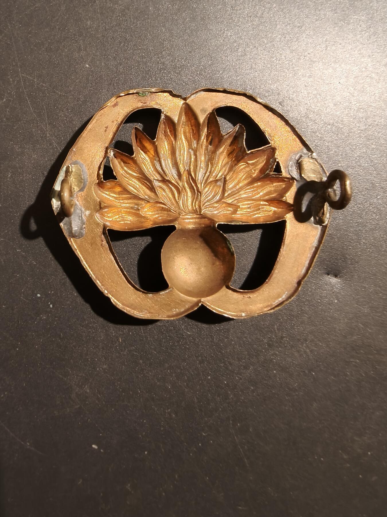 老王徽章第181期 荷兰近卫掷弹兵团帽徽    二战时期