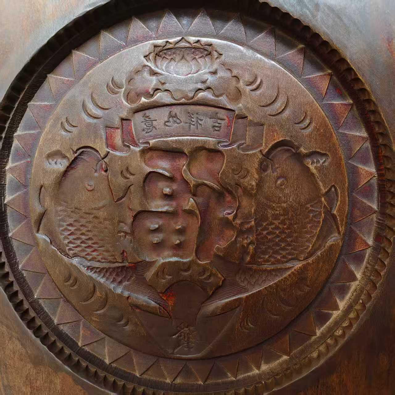 民国时期，核桃木，高阴反雕连年有鱼喜饼模，雕工精美，包浆醇厚，寓意吉祥