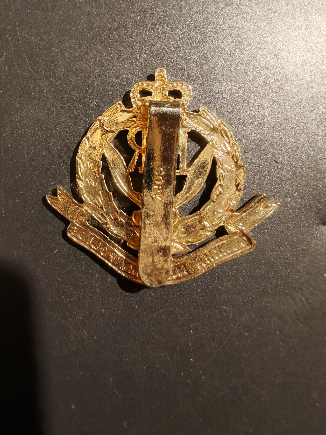 老王徽章第181期 英国廓尔喀皇家军事警察帽徽    女王时期