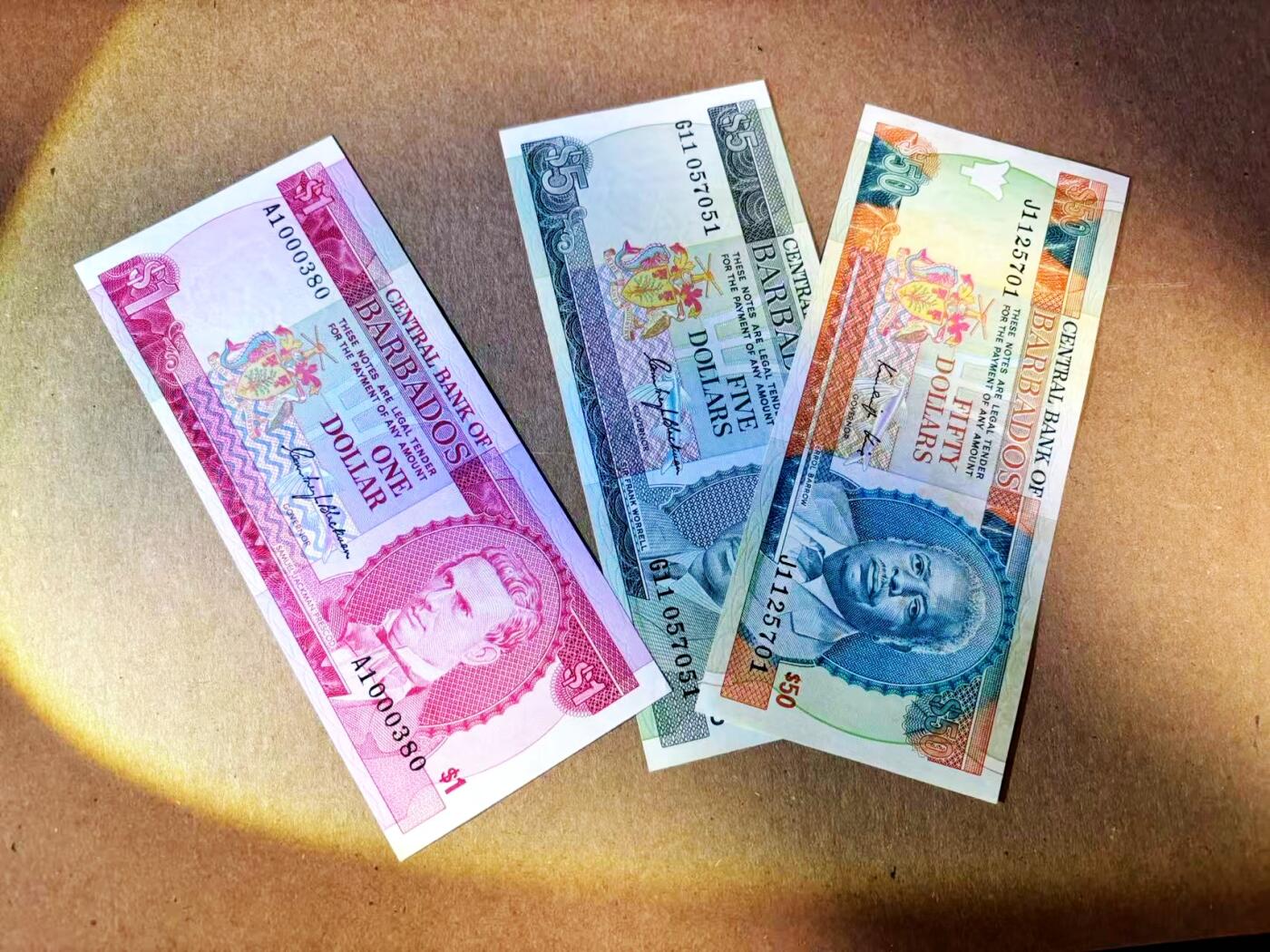 【Blue Auction】世界纸币精拍第785期——18级TOP拍卖/信誉/品质/专业/高效💫 【一组3张 含A1首发冠380小号】巴巴多斯 1-50元 UNC- 