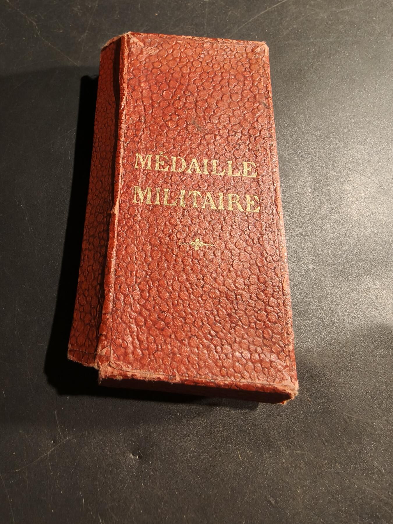 老王徽章第181期 法国军事奖章   三共时期    950银镀金珐琅   原盒   20.6g