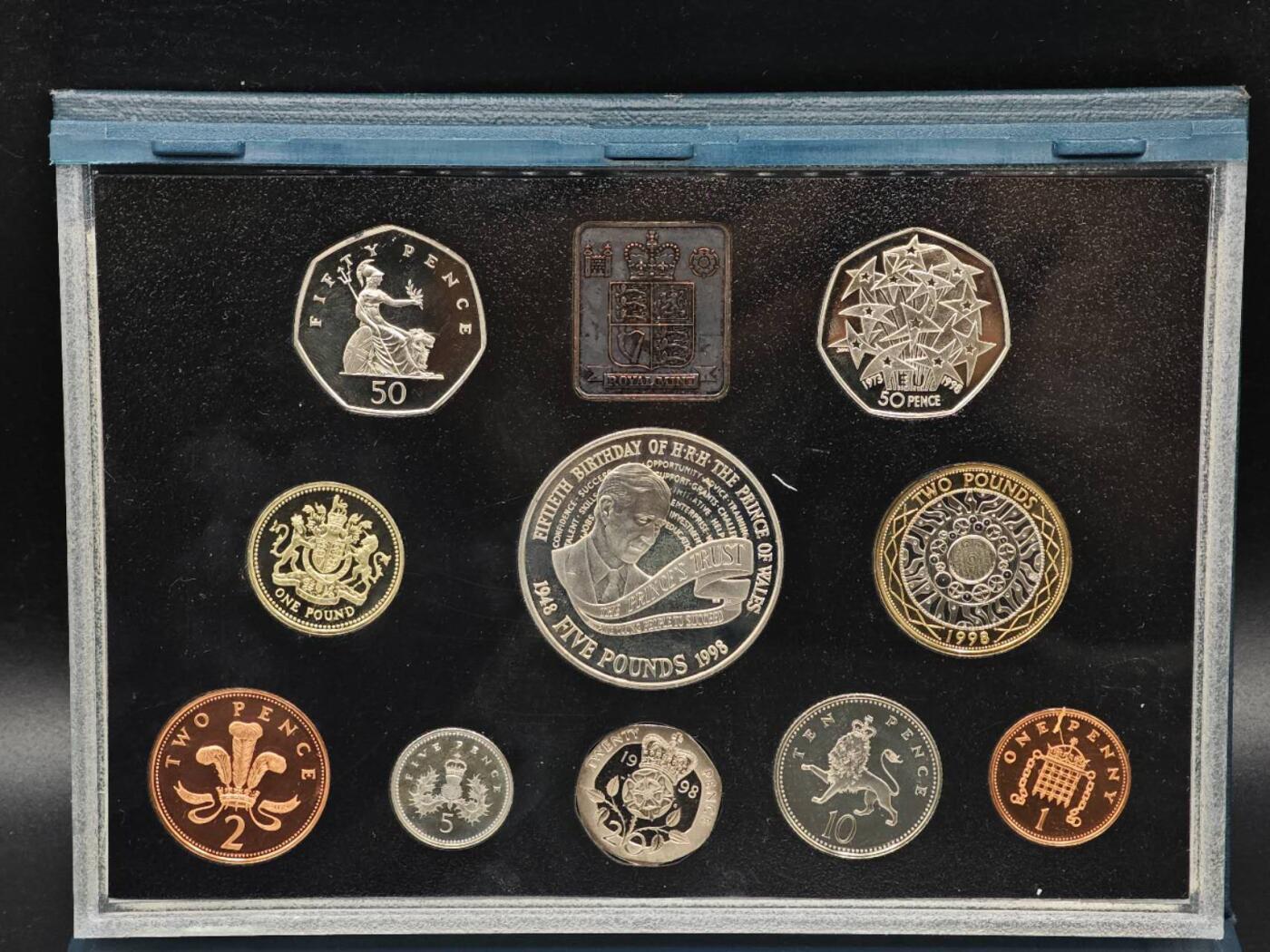 【淘币小摊】实时拍第八百七十拍   银币套币场    年前最后一场周一预留全部发出 本场无中意拍品可私信周日发货请更换最新收货地址不方便收货的请勿参拍或者顺丰到付 英国1998年精制套币原盒原证