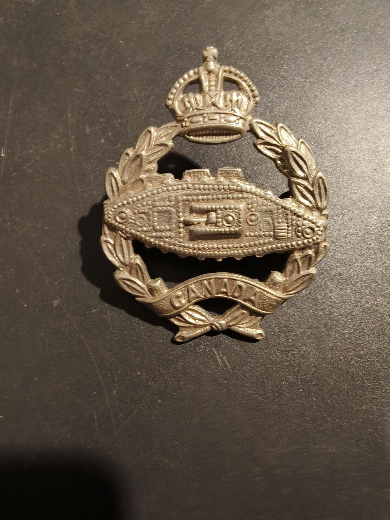 老王徽章第181期 英联邦皇家加拿大坦克团帽徽     二战时期