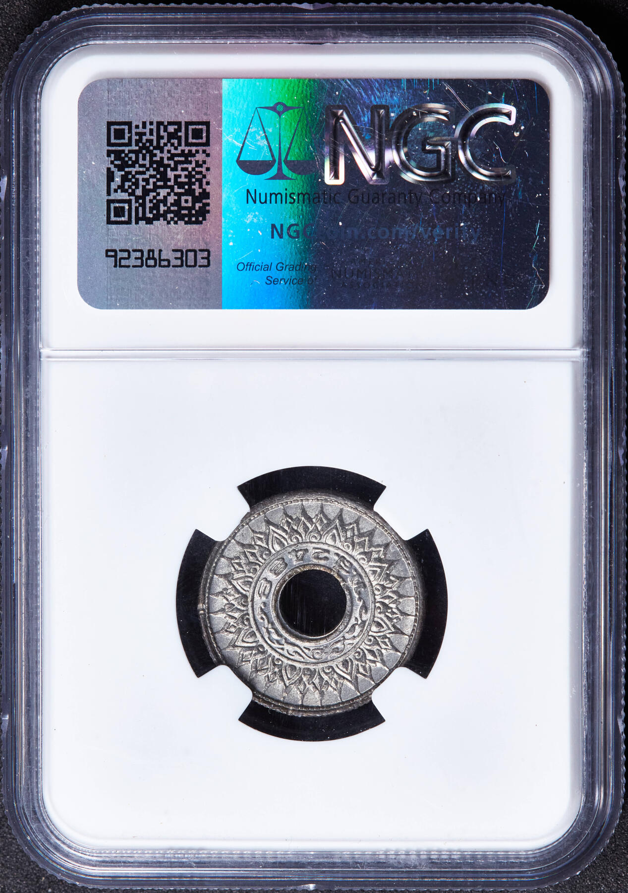 【俄甄集藏】马年新春第一拍 2026年(048)02-25星期三 晚 19:30 全场包邮 泰国1945年拉玛八世20萨当中孔锌币，NGC MS64，原光品相