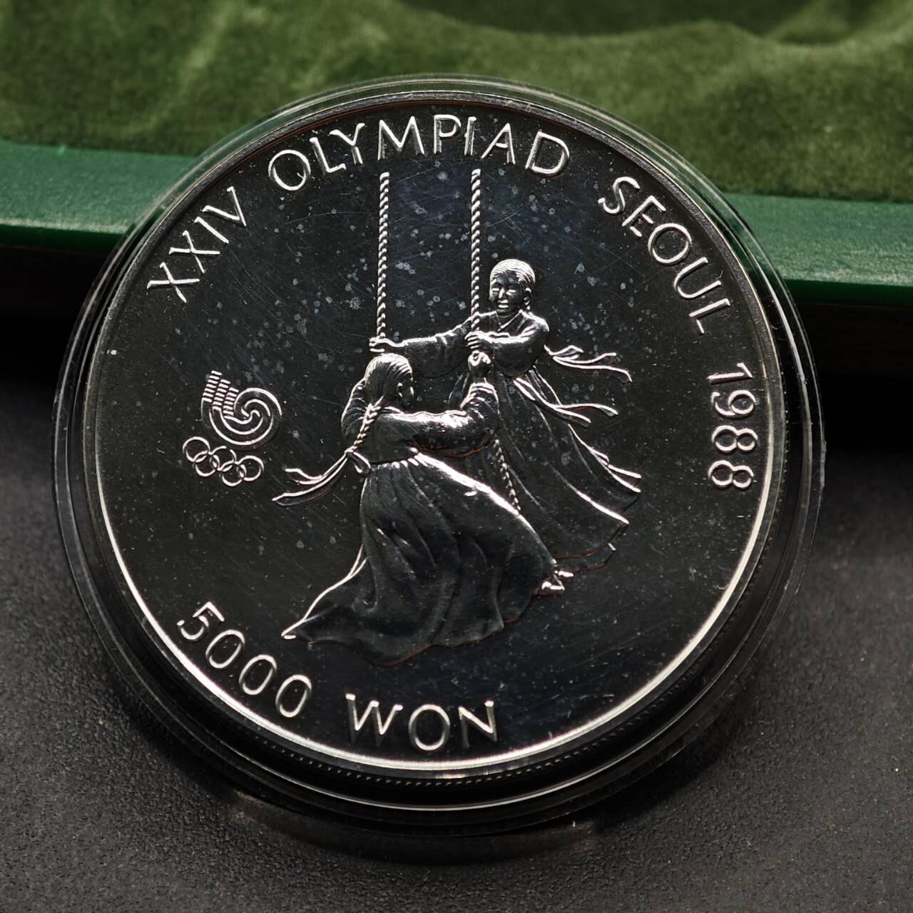 【淘币小摊】实时拍第八百七十拍   银币套币场    年前最后一场周一预留全部发出 本场无中意拍品可私信周日发货请更换最新收货地址不方便收货的请勿参拍或者顺丰到付 韩国1987年5000韩元普制银币 汉城奥运会-秋千 16.81克925银 盒证全