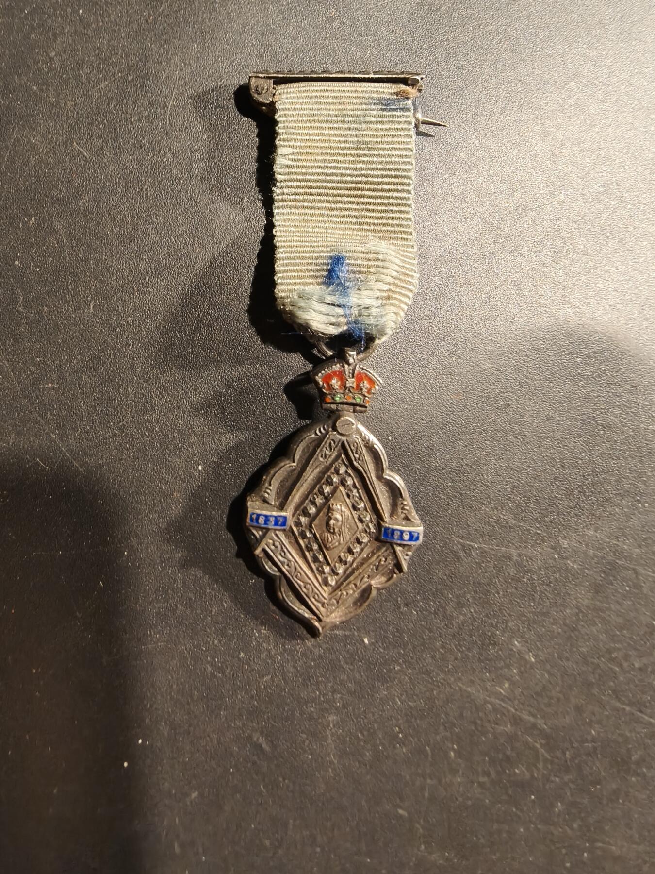 老王徽章第181期 英国共济会勋章    银质珐琅   5.7g