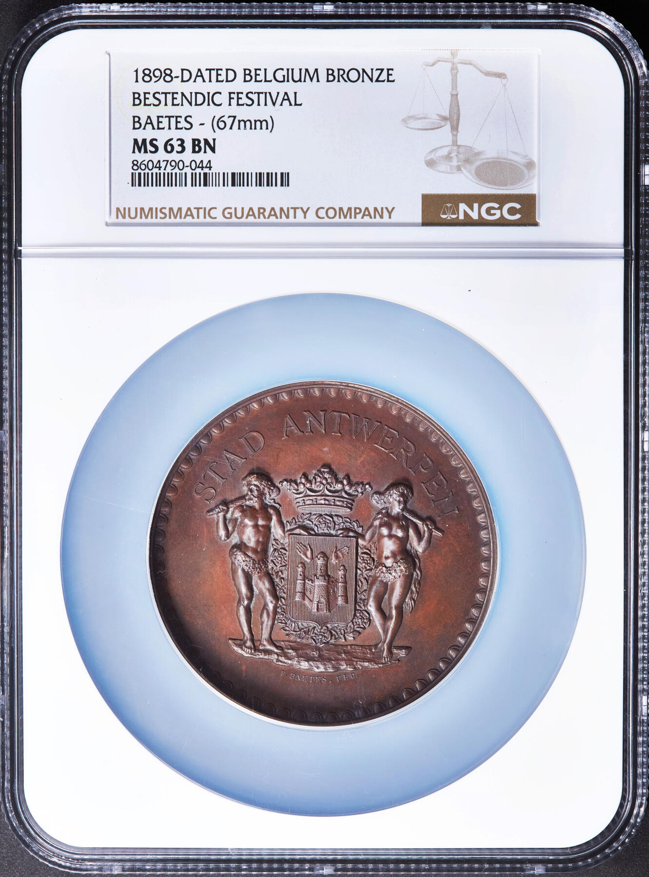 【俄甄集藏】马年新春第一拍 2026年(048)02-25星期三 晚 19:30 全场包邮 比利时1898年纪念安特卫普商业学院庆典大铜章，NGC MS63，高浮雕，设计精美，巧克力包浆，雕刻名家贝特斯作品，顶级状态，直径67mm