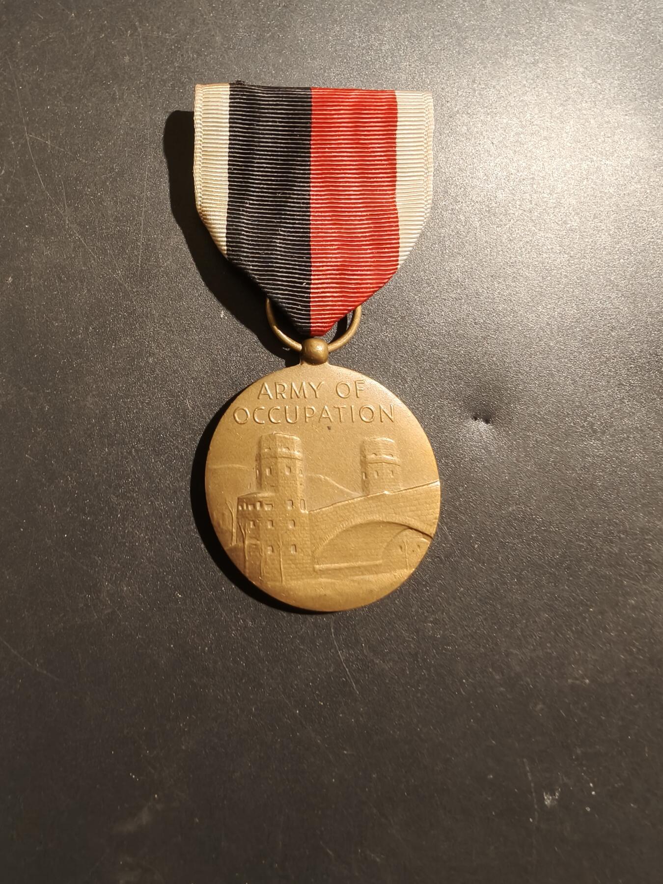 老王徽章第181期 美国陆军二战占领军服役奖章