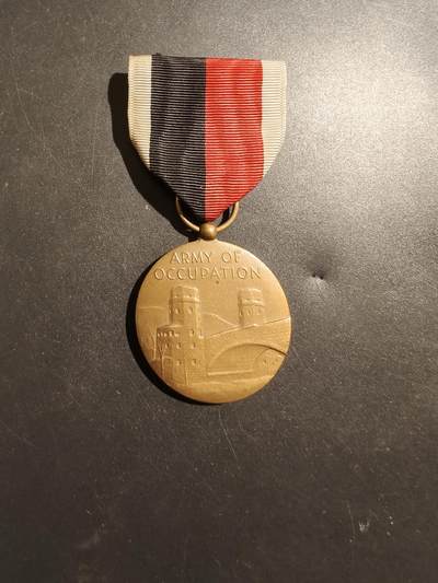 老王徽章第181期 - 美国陆军二战占领军服役奖章
