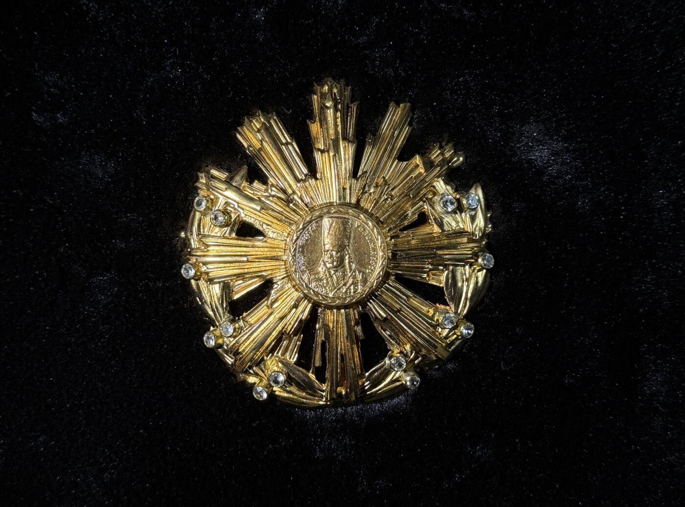 欢庆春节！戎马世界章牌大赏第111期春节大拍 罗马尼亚一级图多尔勋章，带原盒，罗马尼亚高级勋赏，非常少见