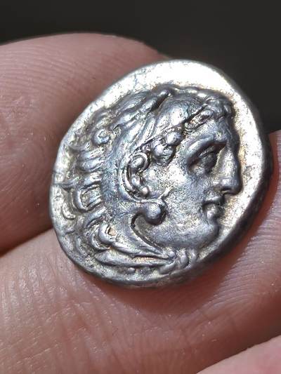 星盘世界钱币二月二十一日初五 世界古典币春节精品大拍 祝各位藏友马年大吉-新年新气象！ - 典藏极美品！赫拉克勒斯狮皮1德拉克马银币 腓力三世签名版 前336-323年 小亚细亚地区西部发行 全未流通状态 高细节高浮雕 200+英镑