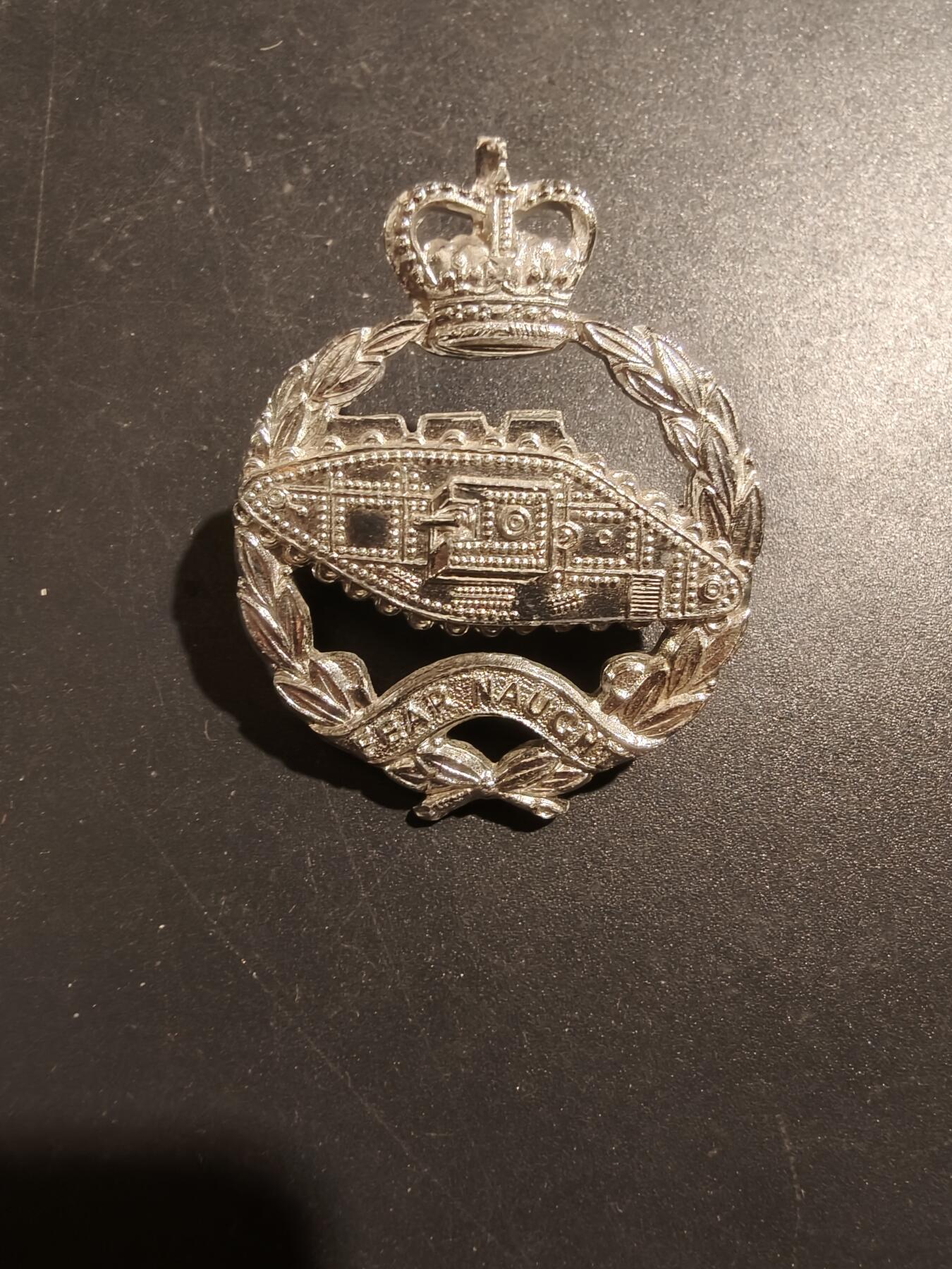 老王徽章第181期 英国皇家坦克团帽徽    女王时期