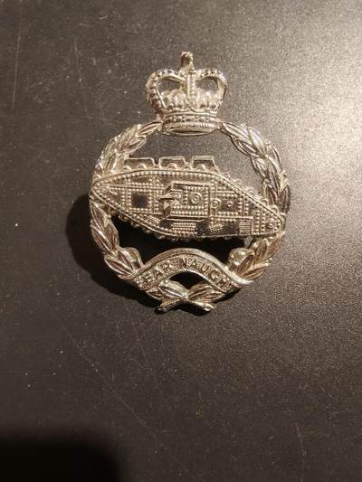 老王徽章第181期 - 英国皇家坦克团帽徽    女王时期