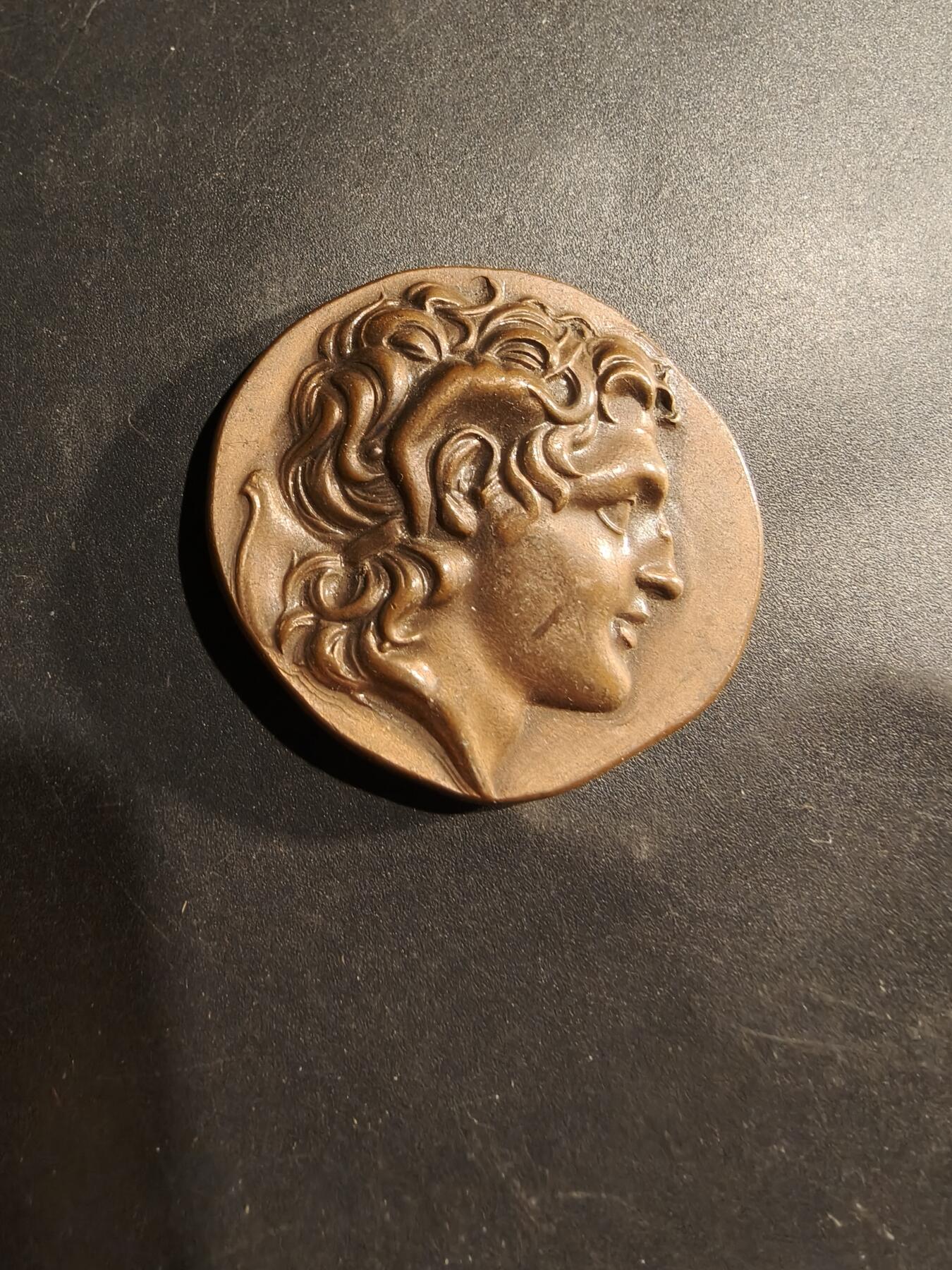 老王徽章第181期 法国古希腊马其顿国王利西马科斯头像纪念铜章     直径40mm     重量35g