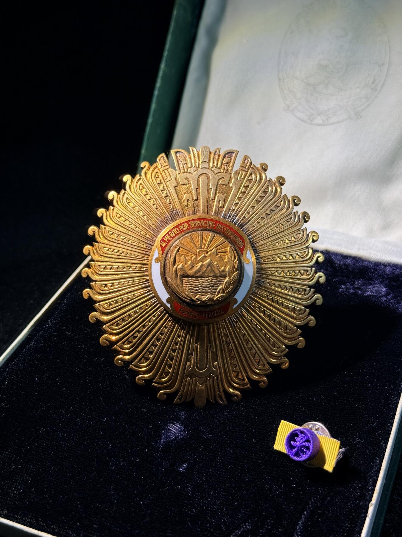 欢庆春节！戎马世界章牌大赏第111期春节大拍 秘鲁太阳勋章星芒章，早期银制版本，盒略齐全